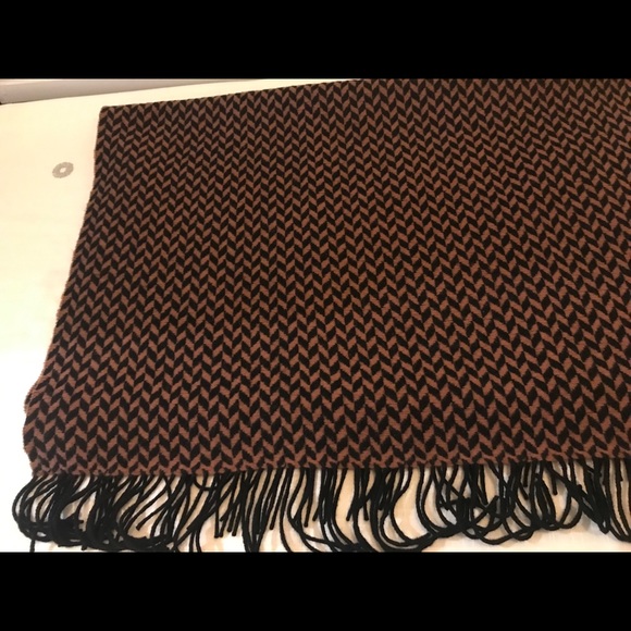 Jennifer Sun Herringbone Scarf/Shall - Picture 3 of 3